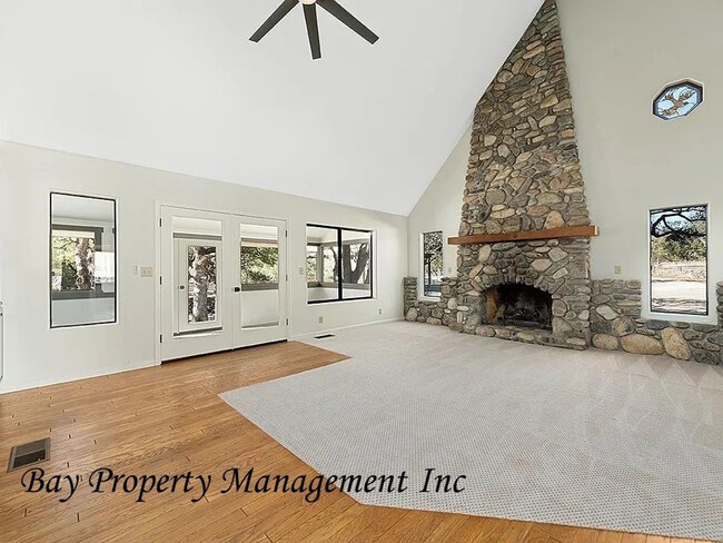 Building Photo - Breathtaking Views from this horse propert...