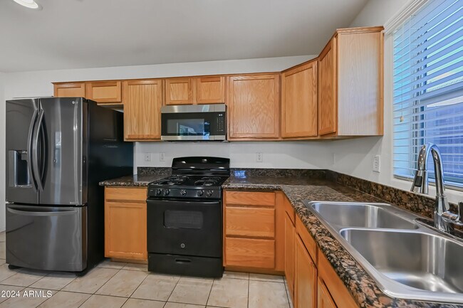 Building Photo - 2257 S Ponderosa Dr