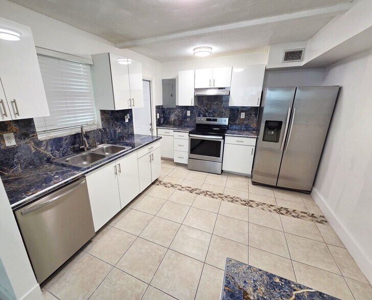 Building Photo - 9100 SW 95th Ave