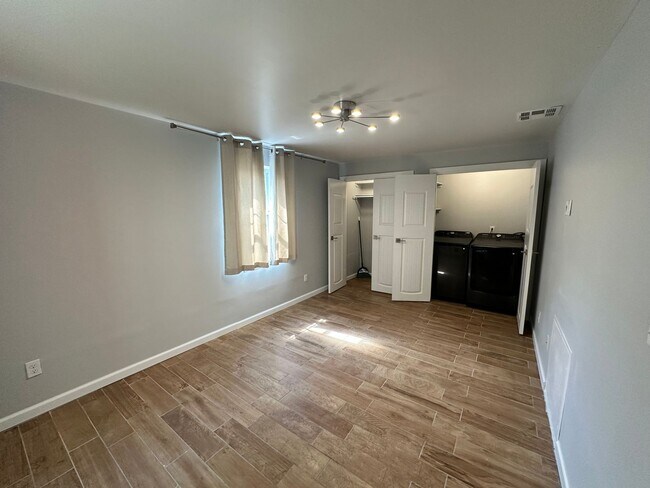 Building Photo - For Rent: Updated 3 Bed, 1.5 Bath Split-Le...