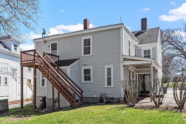 Building Photo - 301 S Main St