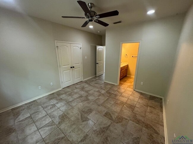 Building Photo - 133 Summer Creek Dr