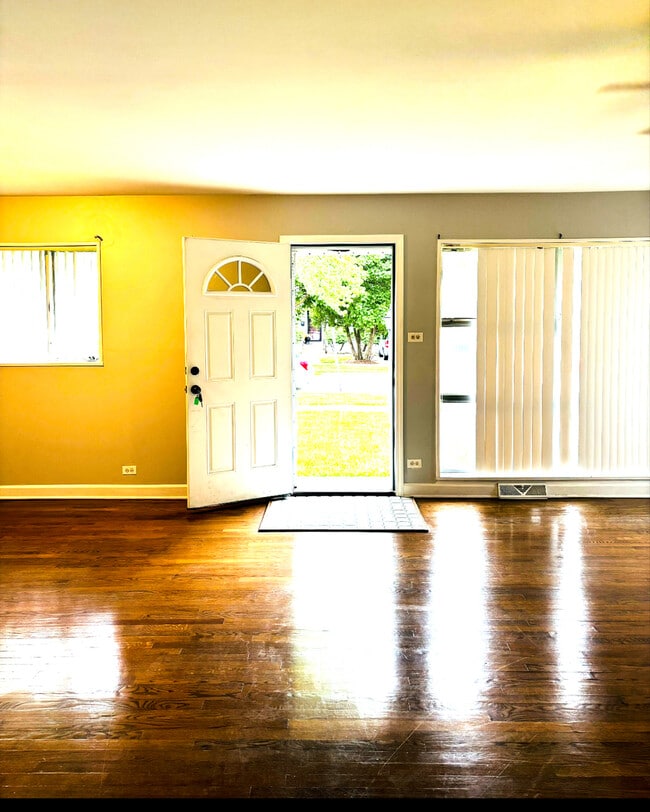 Building Photo - 2800 S 10th Ave