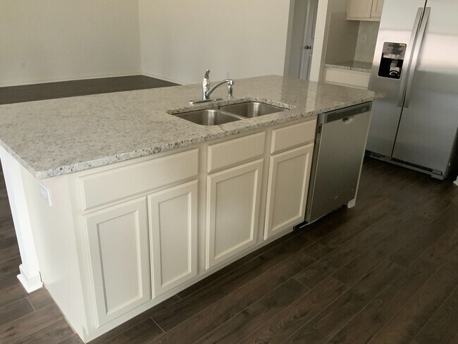 Building Photo - Coming Soon.   Springville’s Archers Cove 4BR /3BA/ 3 car garage 1 level