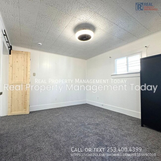 Building Photo - 330 1/2 4th St SE-