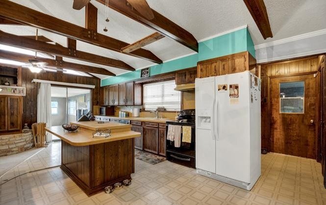 Building Photo - 1010 Country Oaks Dr