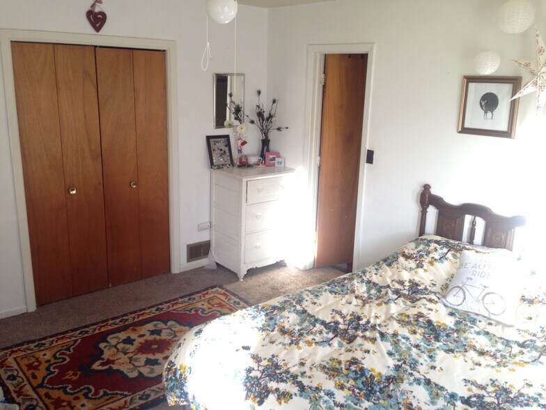 Building Photo - 815 5th Ave