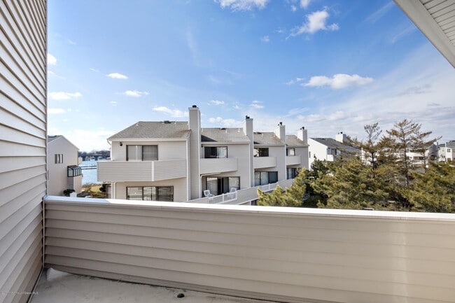 Building Photo - 6 Seawinds Way