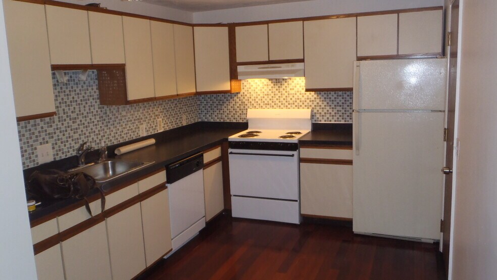 Building Photo - 1129 N Shore Rd