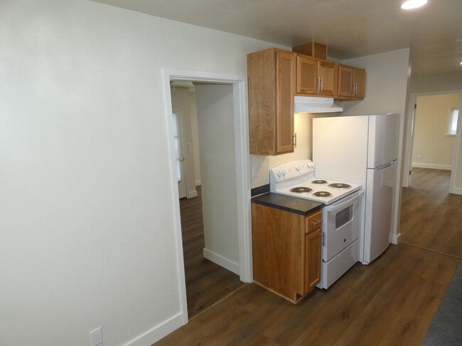 Building Photo - 330 E 6th St