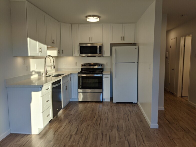 Building Photo - 1564 Hollenbeck Ave