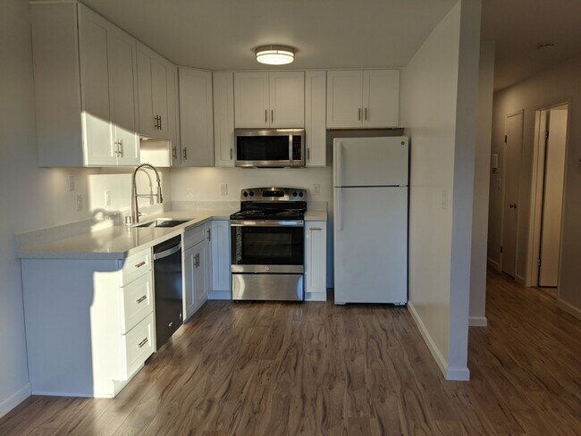 Building Photo - 1564 Hollenbeck Ave