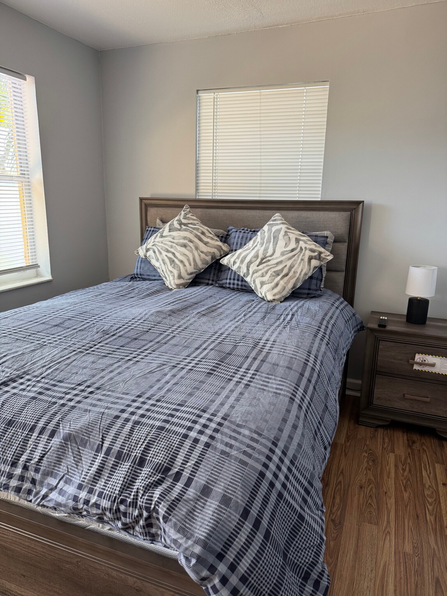 Building Photo - 1558 NE 30th St