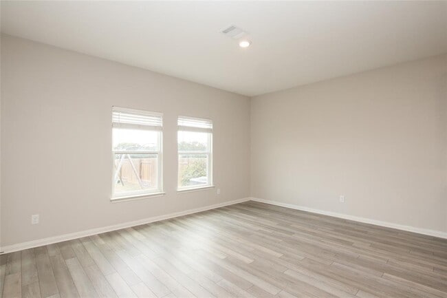 Building Photo - 217 Star Spangled Dr