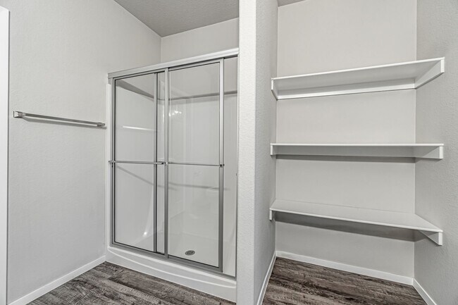Building Photo - Welcome to this stunning 3-bedroom, 3-bathroom home located in the heart of Bentonville