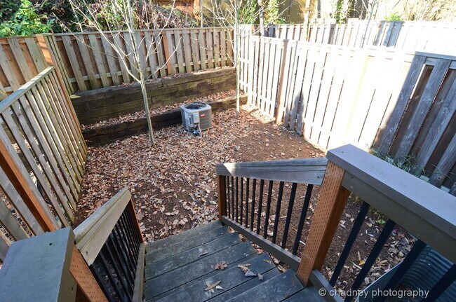 Building Photo - Beautiful Townhome! Flawless Location!