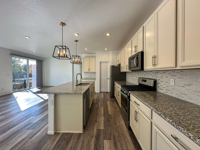 Building Photo - CORNER 3bd 2.5ba paired home in Trails Edge!