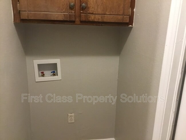 Building Photo - 9725 NE 2nd St