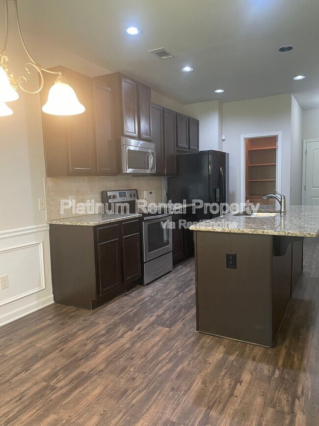 Building Photo - 7350 Silk Tree Pt