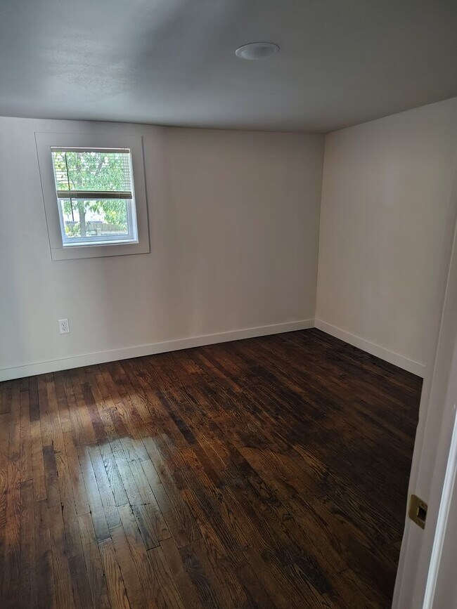 Building Photo - Home For Rent