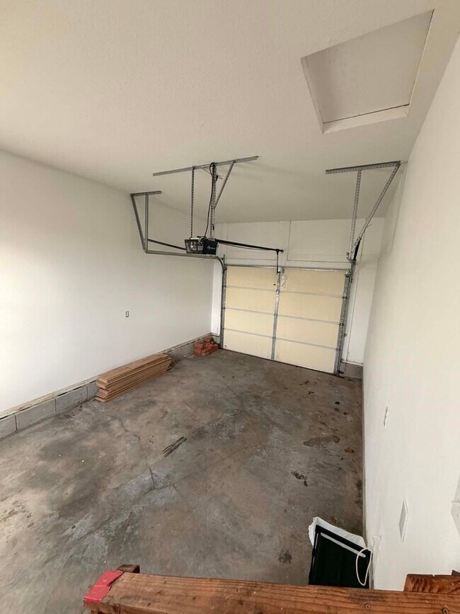 Building Photo - 2121 S Kentucky Ave