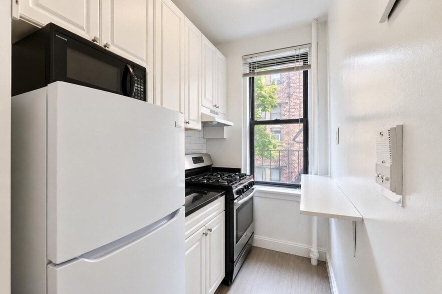 Building Photo - 615 W 172nd St