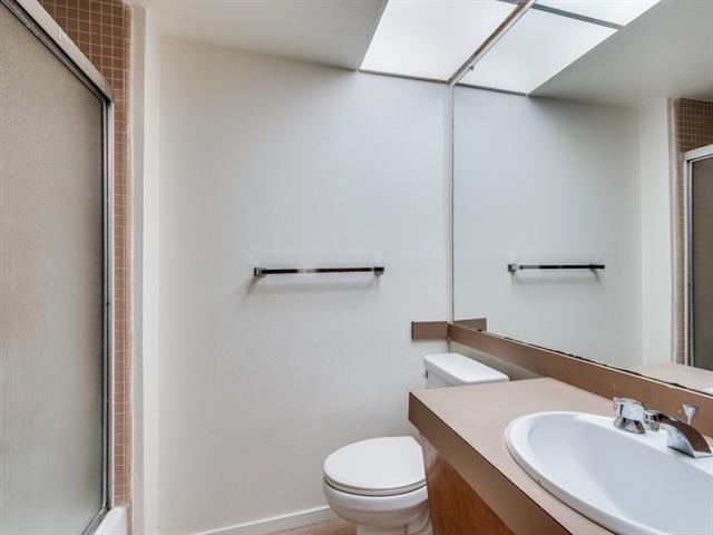 Building Photo - 1800 Navajo Pl