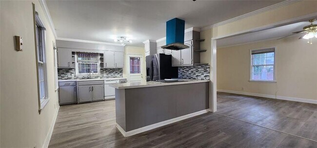 Building Photo - 2349 Valley Way