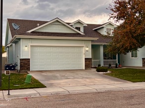 Building Photo - 98 E Sedgewick Dr