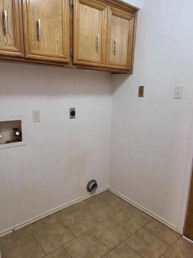 Building Photo - 106 Troy Ave