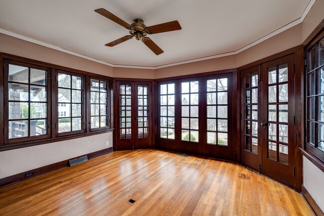 Building Photo - 126 Mahrt Ave