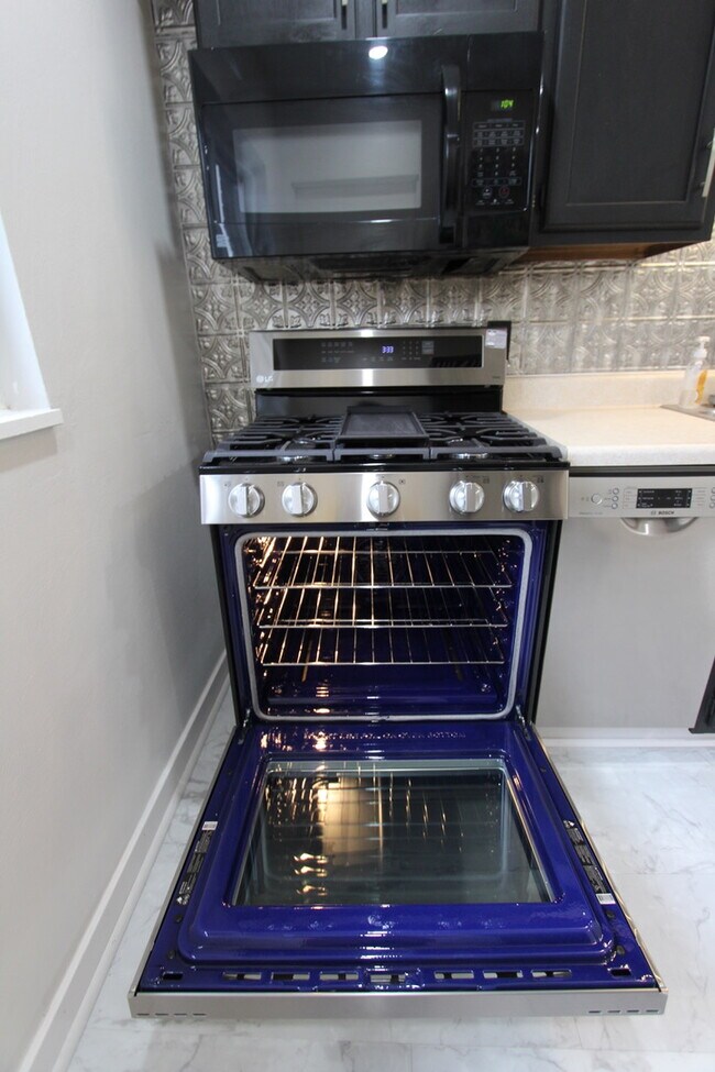 Building Photo - 4511 Main St