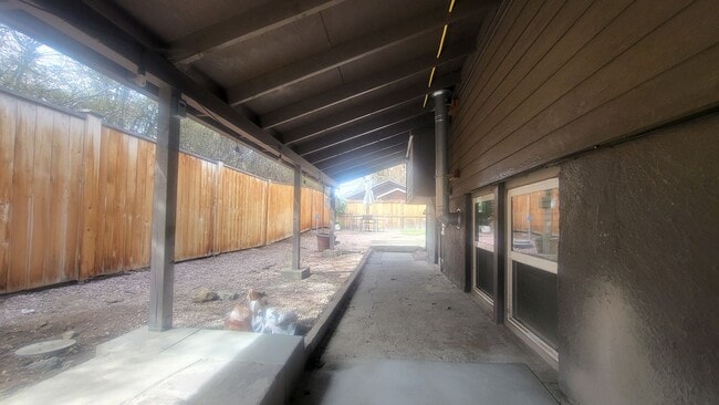 Building Photo - KK-137