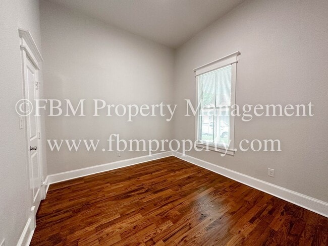 Building Photo - 513 Water St