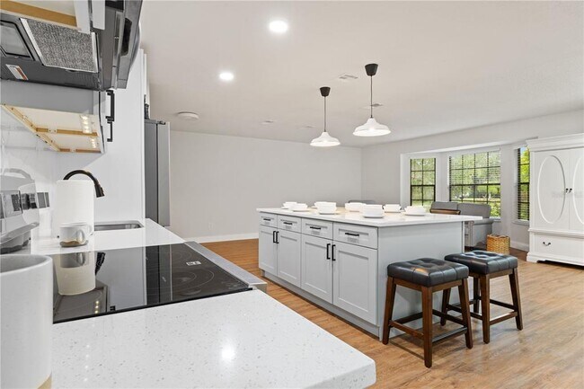 Building Photo - 3253 Oak Point Cir