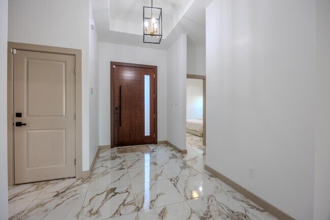 Building Photo - 3912 Texas Dr