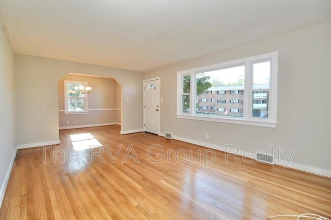Building Photo - 4607 Bassett Ave