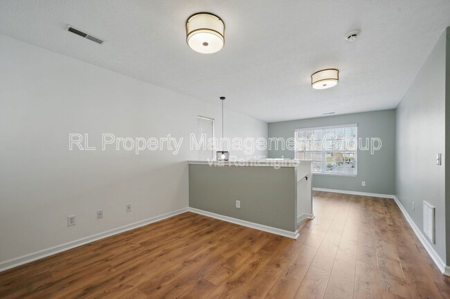 Building Photo - 646 Grove Cir