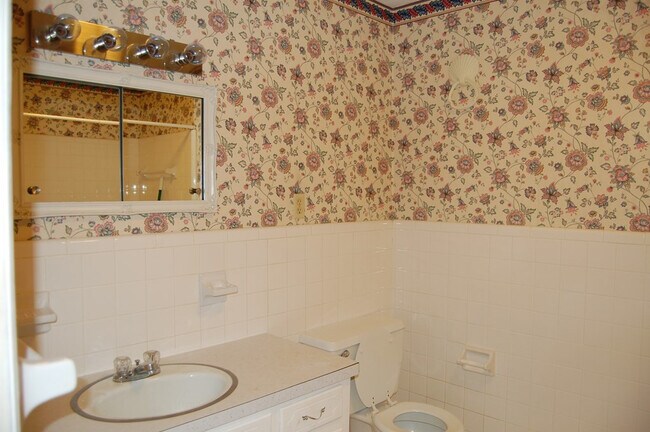 Building Photo - 123 Reedy Fork Rd