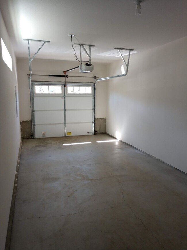 Building Photo - BIGFIR1055-1057