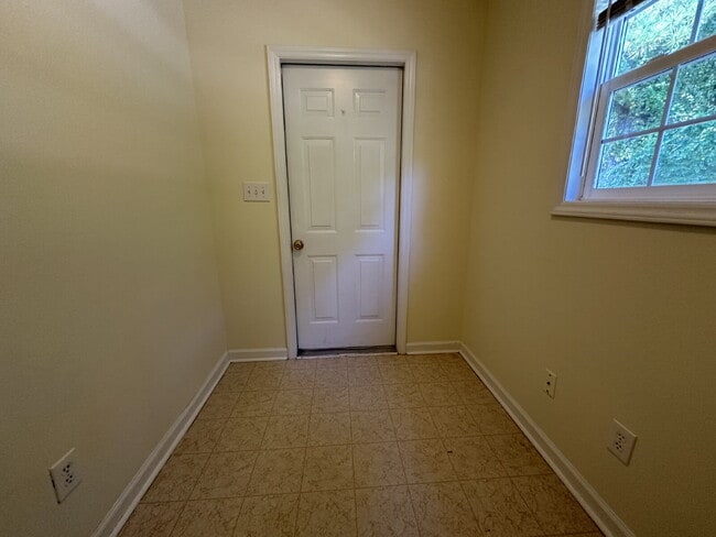Building Photo - 125 Glenwood Dr