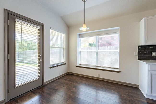Building Photo - 605 Arrowood Pl