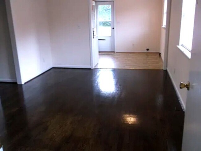 Building Photo - 802 Jeter St