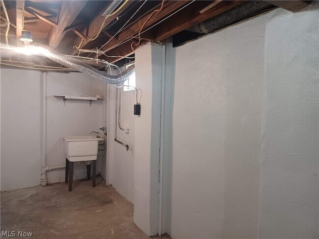 Building Photo - 551 Moherman Ave