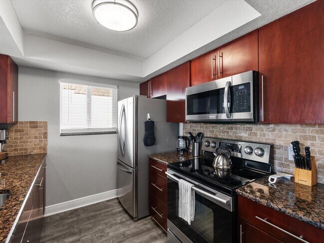 Building Photo - 185 Brightwater Dr