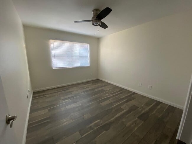 Building Photo - CUTE REMODELED ONE BEDROOM UNIT IN GATED C...