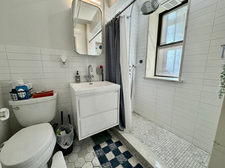 Building Photo - 1662 Commonwealth Ave