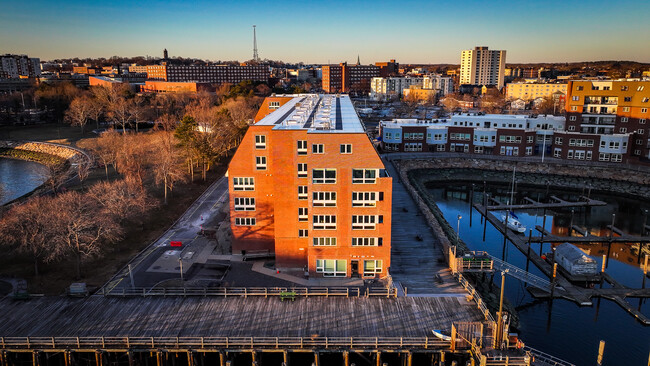 Building Photo - 154 Lynnway
