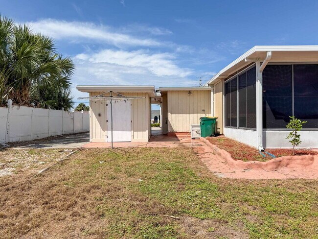 Building Photo - RENT THIS CANAL FRONT HOME WITH ZERO DEPOSIT DOWN
