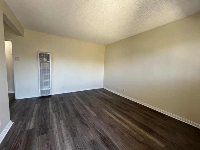 Building Photo - BELLA APARTMENTS: Beautiful 1 Bed - 1 Bath